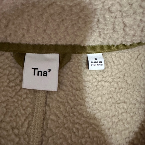 Aritzia Bigfoot 1/2 zip - Picture 3 of 3